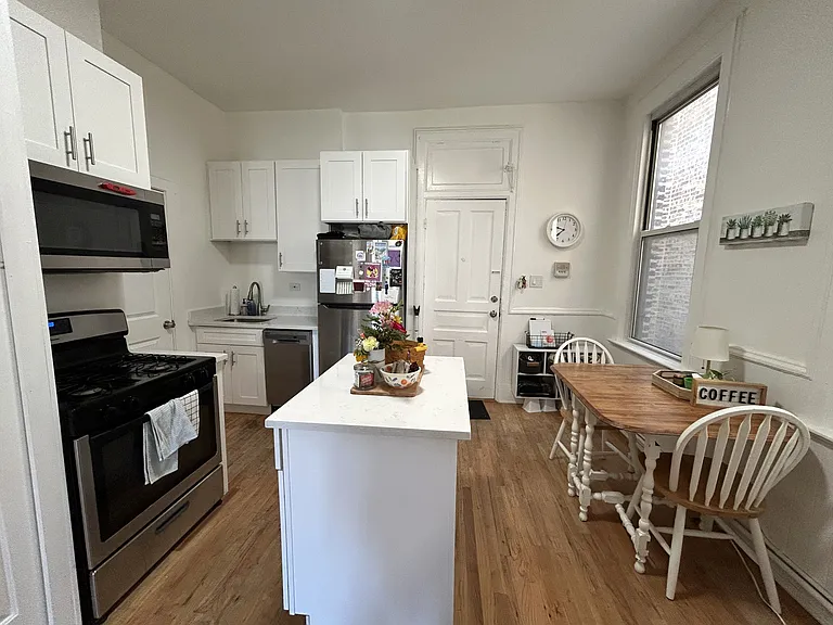 1140 N Winchester Ave #2R — Photo 3
