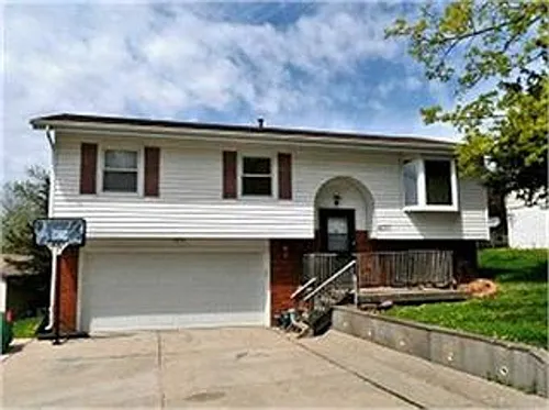 4377 Oxford Dr Photo 1
