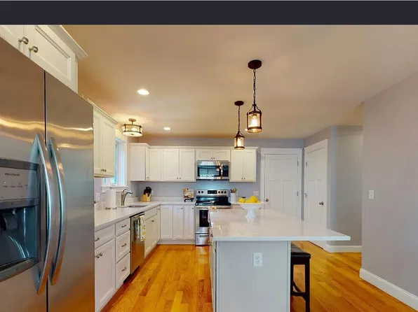 37 Chestnut Heights Rd, Gray, ME 04039
