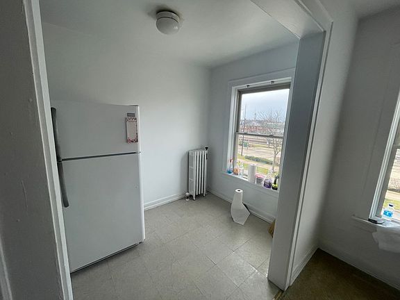 5th image of 18 E Northwest Hwy #7