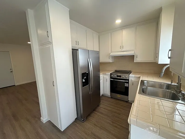 346 N Louise St #11 — Photo 1