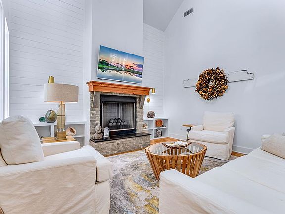 3rd image of 137 Bay Colony Way