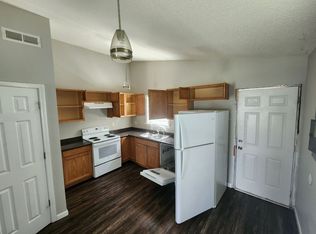 183 Village Cir, Jacksonville, NC 28546
