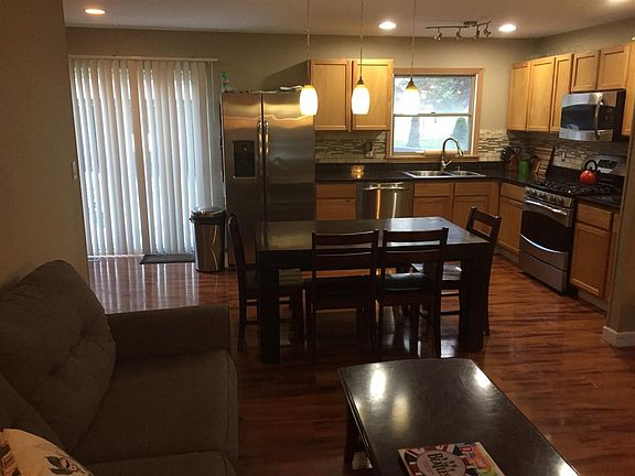 5th image of 463 Hollywood Dr