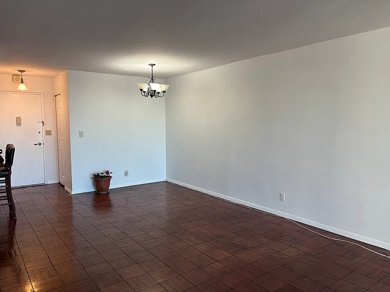 2000 Linwood Ave #14Y — Photo 8