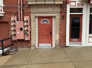 206 Market St #2B, Alton, IL 62002