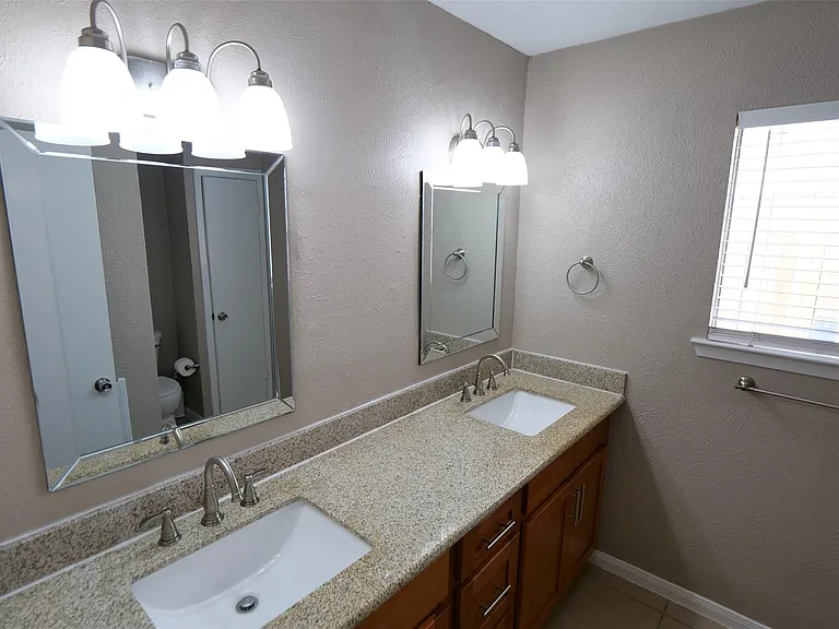 915 Comstock Springs Dr — Photo 13