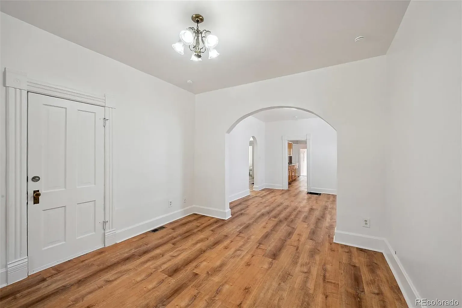 3 bed, 2.5 bath, 1128 sqft, $2,900 — Photo 2