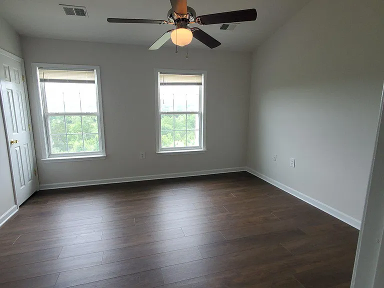 29 Litchfield Ln E — Photo 10