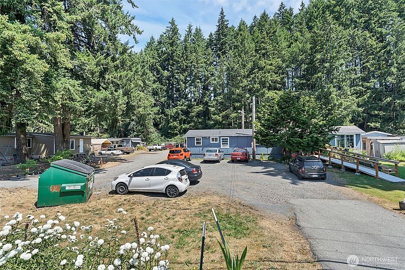 4th image of 823 128th Street SE