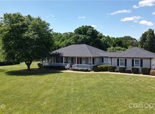 1899 Dogwood Flower Ln, Lincolnton, NC 28092