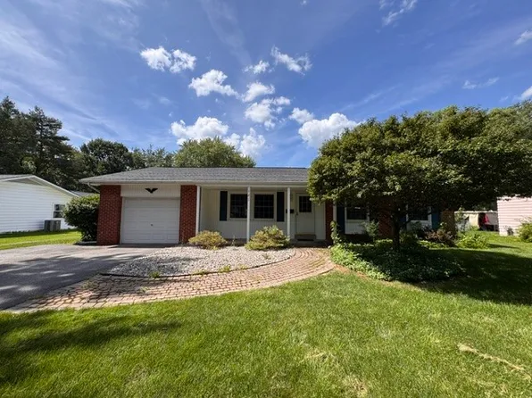 121 Hillary Dr, Rochester, NY 14624