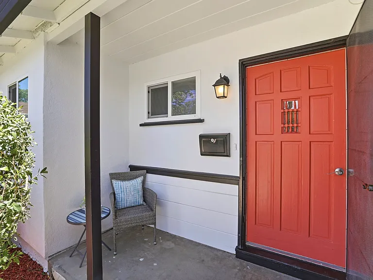 3490 Flora Vista Ave — Photo 4