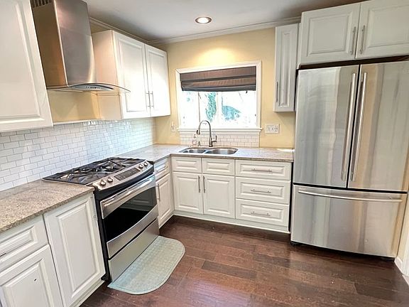 3rd image of 13277 Lakeview Granada Dr