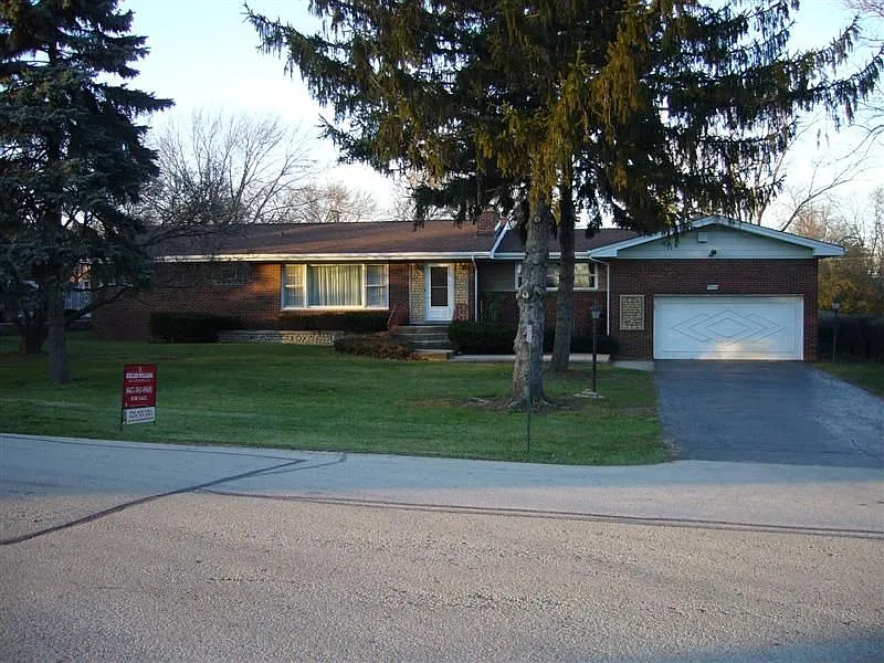 22W264 Woodview Dr photo 1