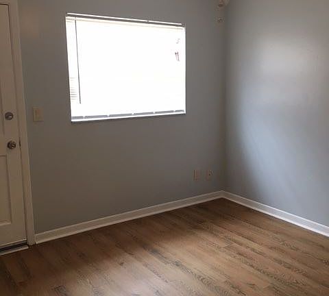 4th image of 605 92nd Ave N APT 5
