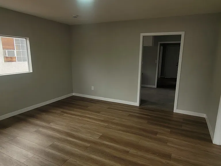 1130 Hollister St — Photo 3