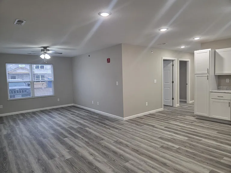 Willow Grove Apartments — Photo 40