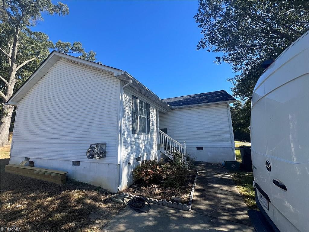 B+COM ONE（SYGN HOUSE） 1 Savannah Ln, Thomasville, NC 27360 | Zillow