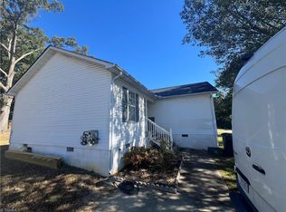 1 Savannah Ln, Thomasville, NC 27360