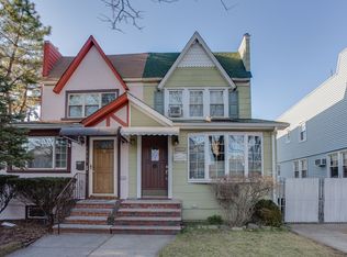 8843 75th Ave, Glendale, NY 11385
