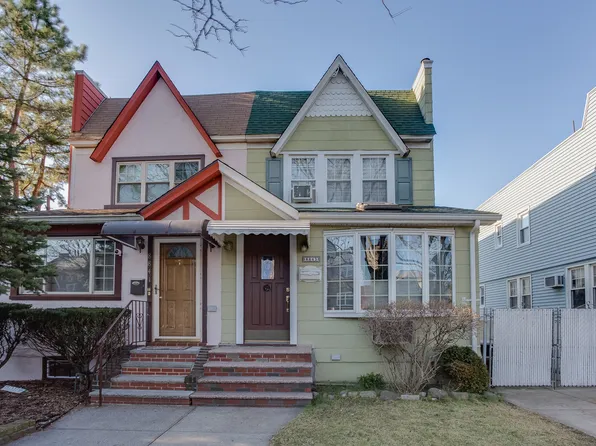 8843 75th Ave, Glendale, NY 11385