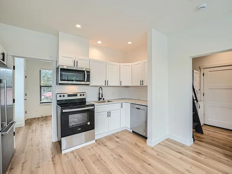31628 W Commercial Street — Photo 5