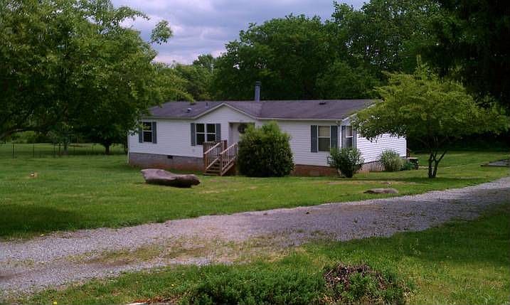 Beautiful Country Setting on a Level Lot