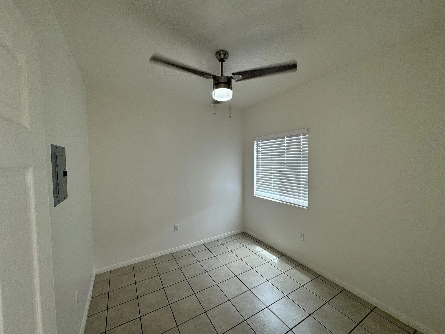 908 Martin Luther King Junior Avenue — Photo 2