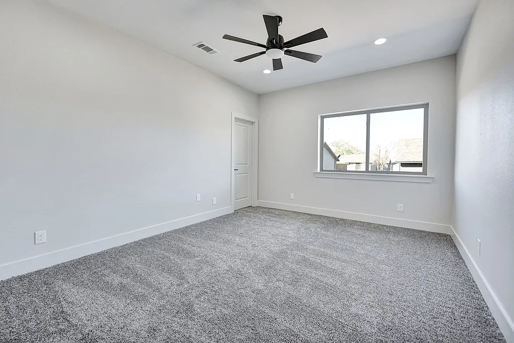 Building Photo - 806 Neely Ave