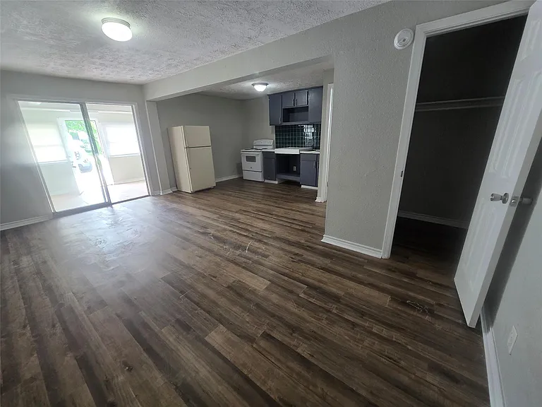 202 N Logan St — Photo 9