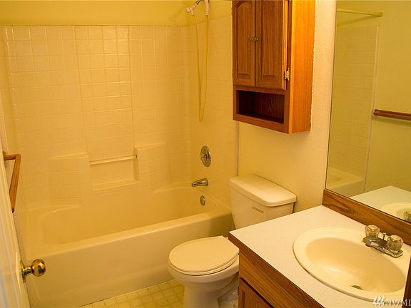 5th image of 16117 Lakeview Ave SE