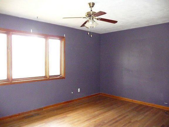 4th image of 1051 Courtly Dr