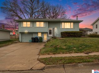 330 W Glenmore Dr, Gretna, NE 68028