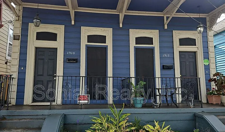 1910 Elysian Fields Ave — Photo 1