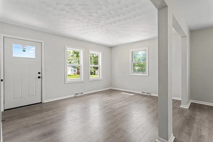 3276 Lombard St SW — Photo 10