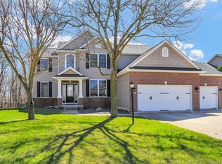 1205 White Oak Rd, Mahomet, IL 61853