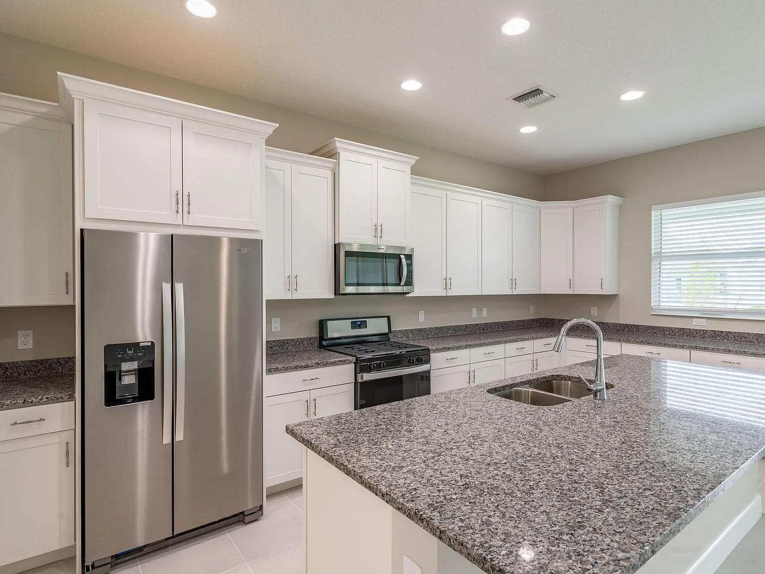 3 bed, 2.0 bath, 1921 sqft, $3,500 — Photo 4