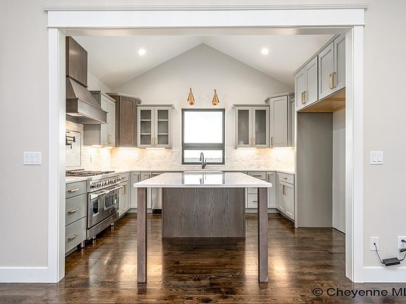 5th image of Three Dots Trl