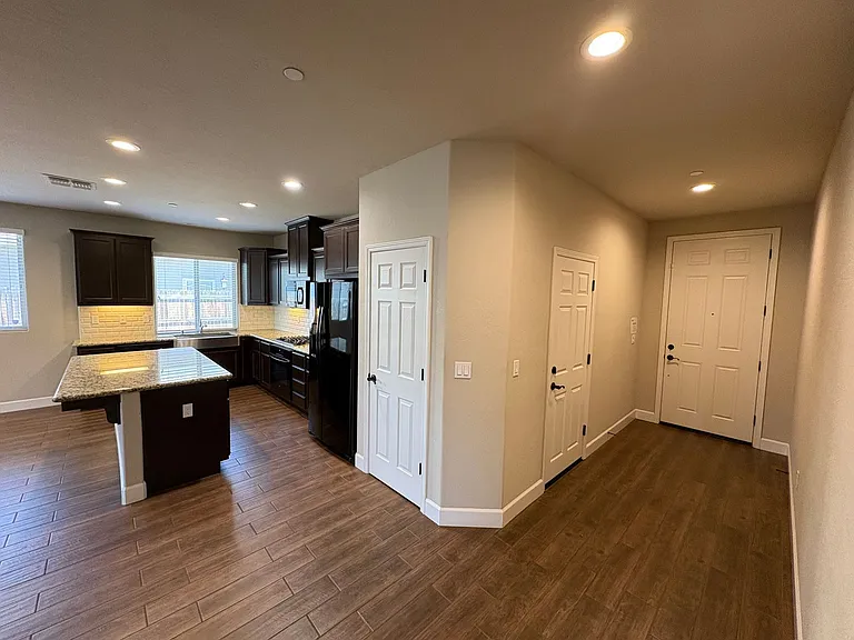 551 Montana De Oro St — Photo 30