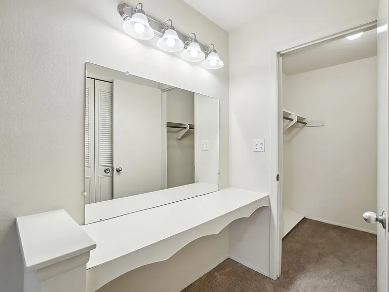 Orleans Place Apartments — Photo 9