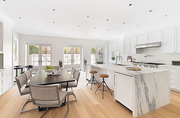 5th image of 318 W 20th St
