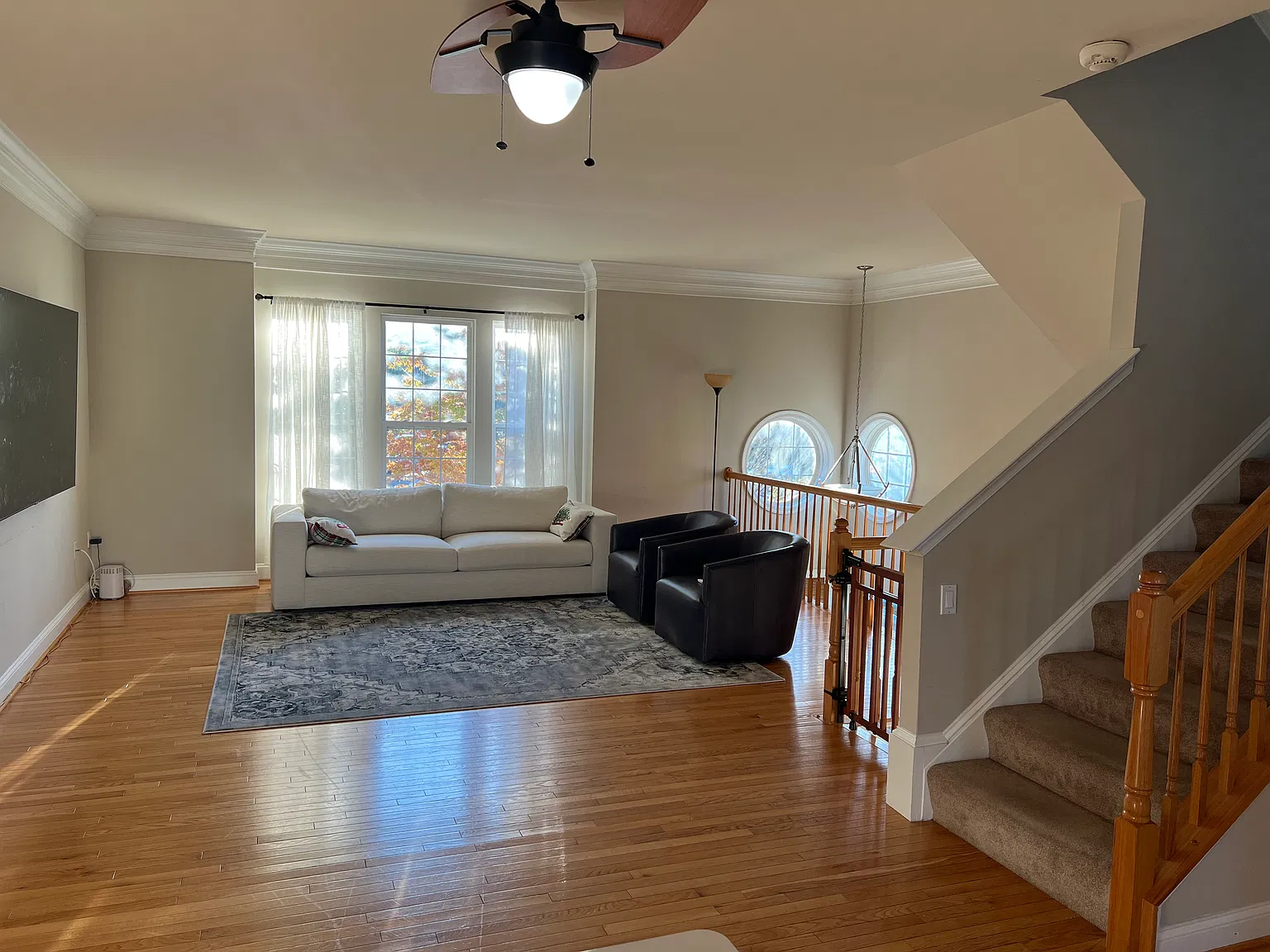 3 bed, 3.5 bath, 2428 sqft, $3,000 — Photo 3