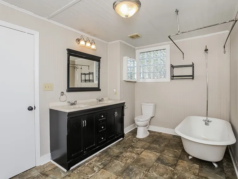 1732_026_main_bathroom_13528846.jpg