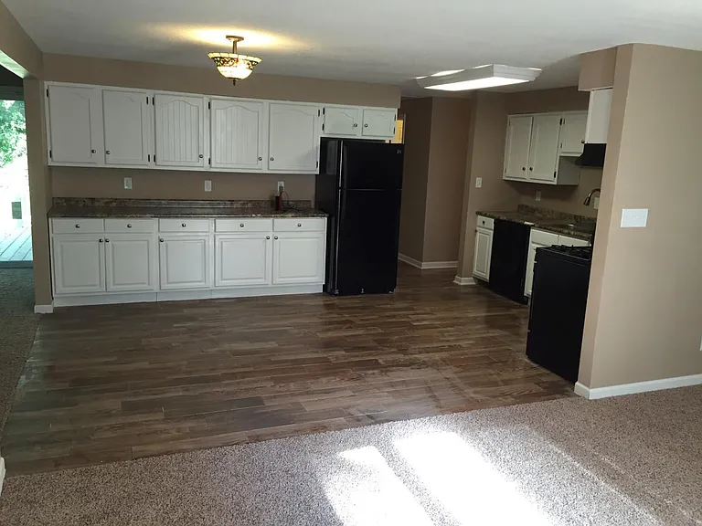 1289 Stratford Dr W — Photo 8