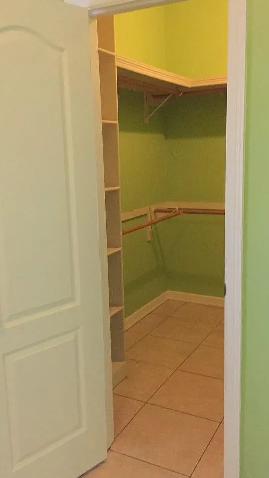 4 bed, 2.5 bath, 2052 sqft, $2,200 — Photo 2