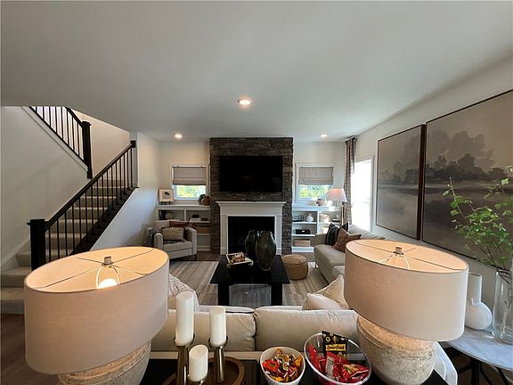 5th image of 111 Silver Ridge Dr