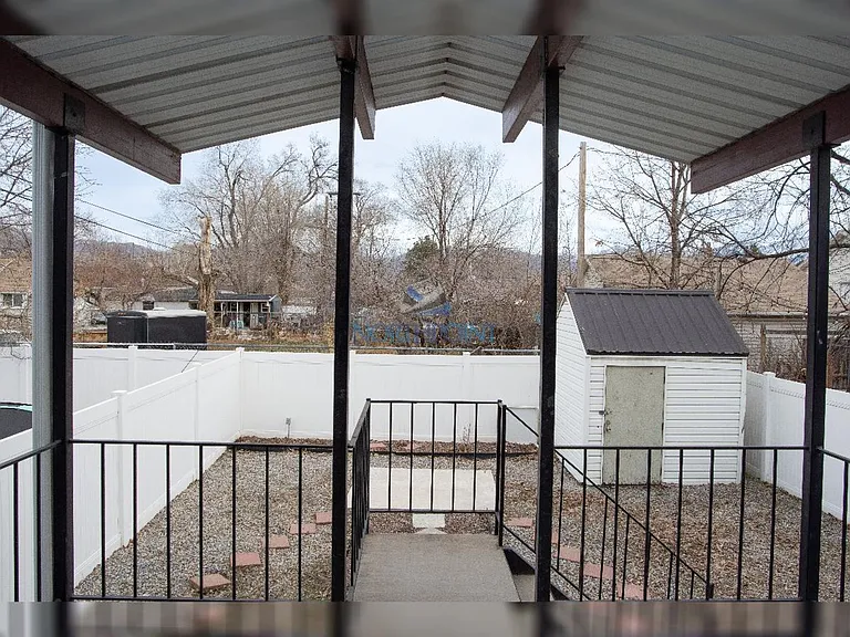 Bright & Open 2 bed 2 bath — Photo 18