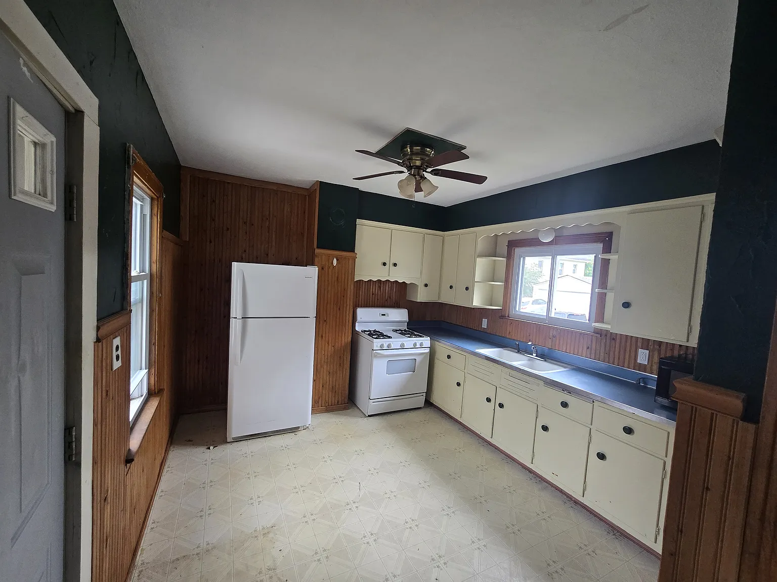 2 bed, 900 sqft, $1,350 — Photo 2