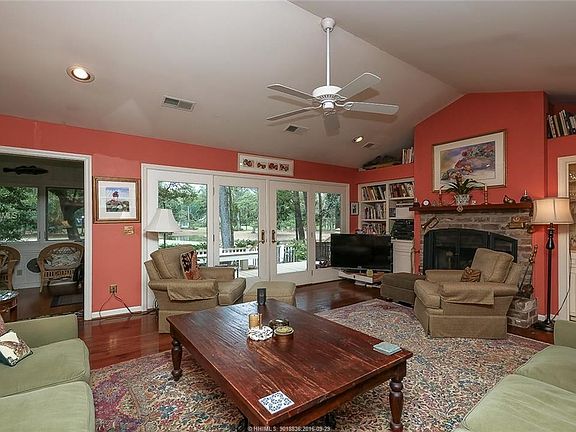 5th image of 14 Woodbine Pl